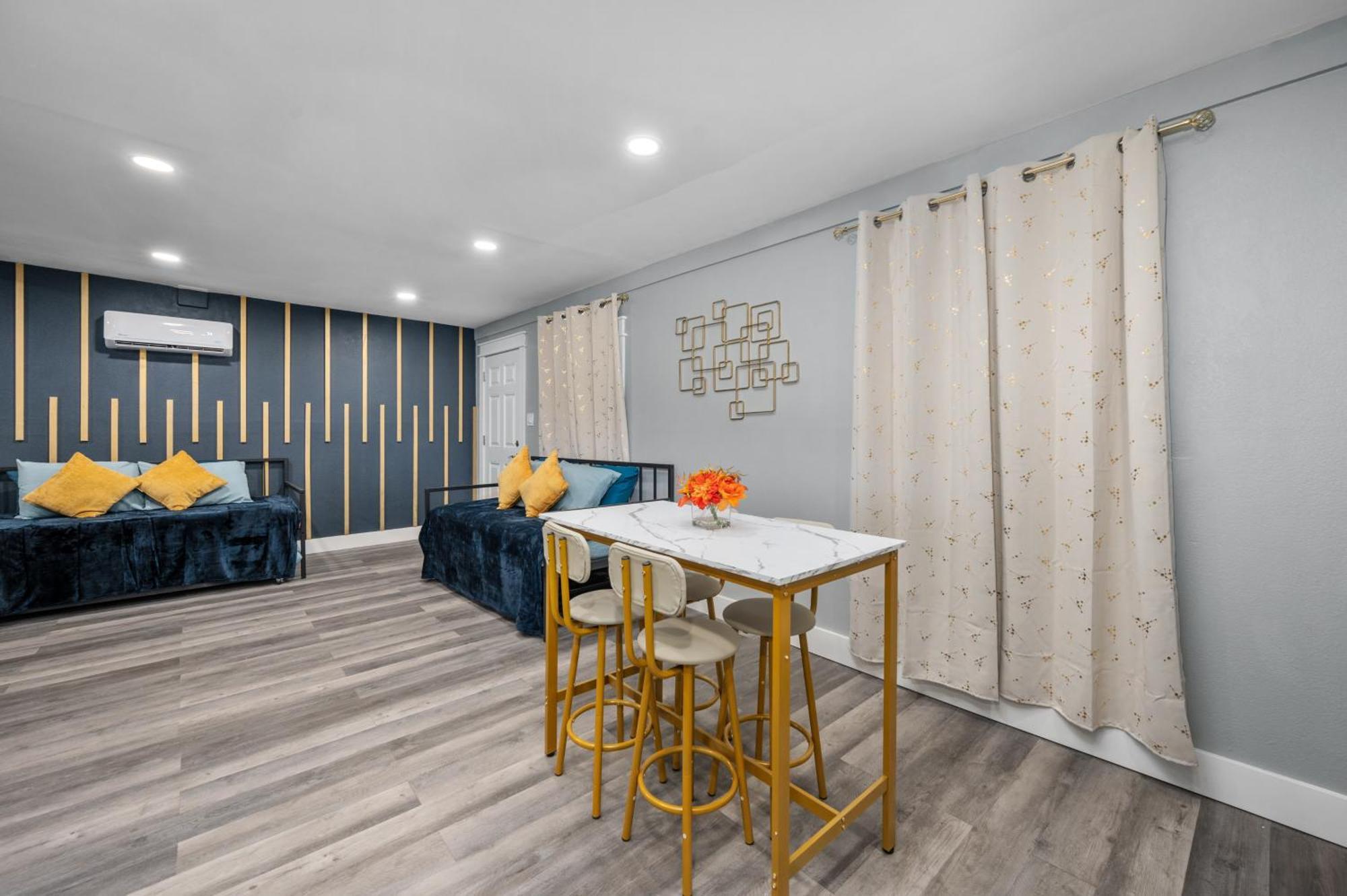 Modern 2Br City Center Getaway With Free Park ヒューストン エクステリア 写真